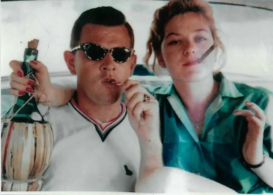 drinking-smoking-couple