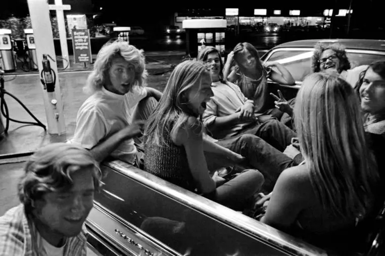 kids-cruising-van-nuys